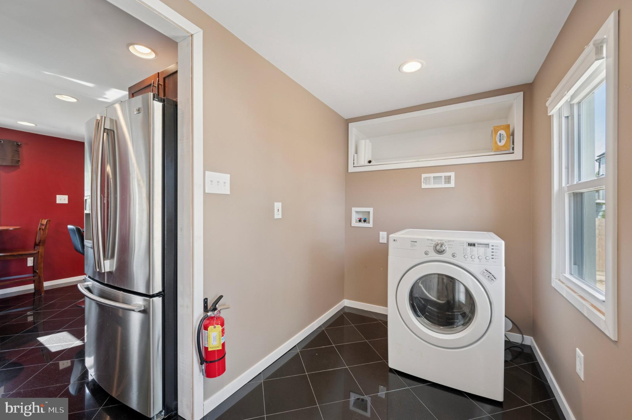 607 W WINTHROP AVENUE