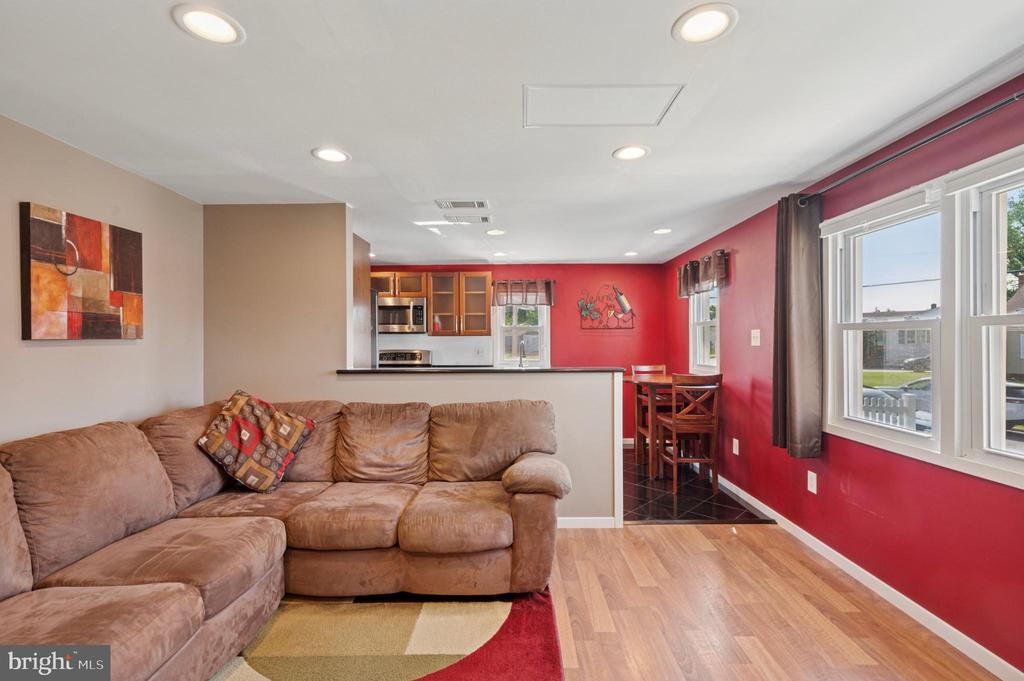607 W WINTHROP AVENUE