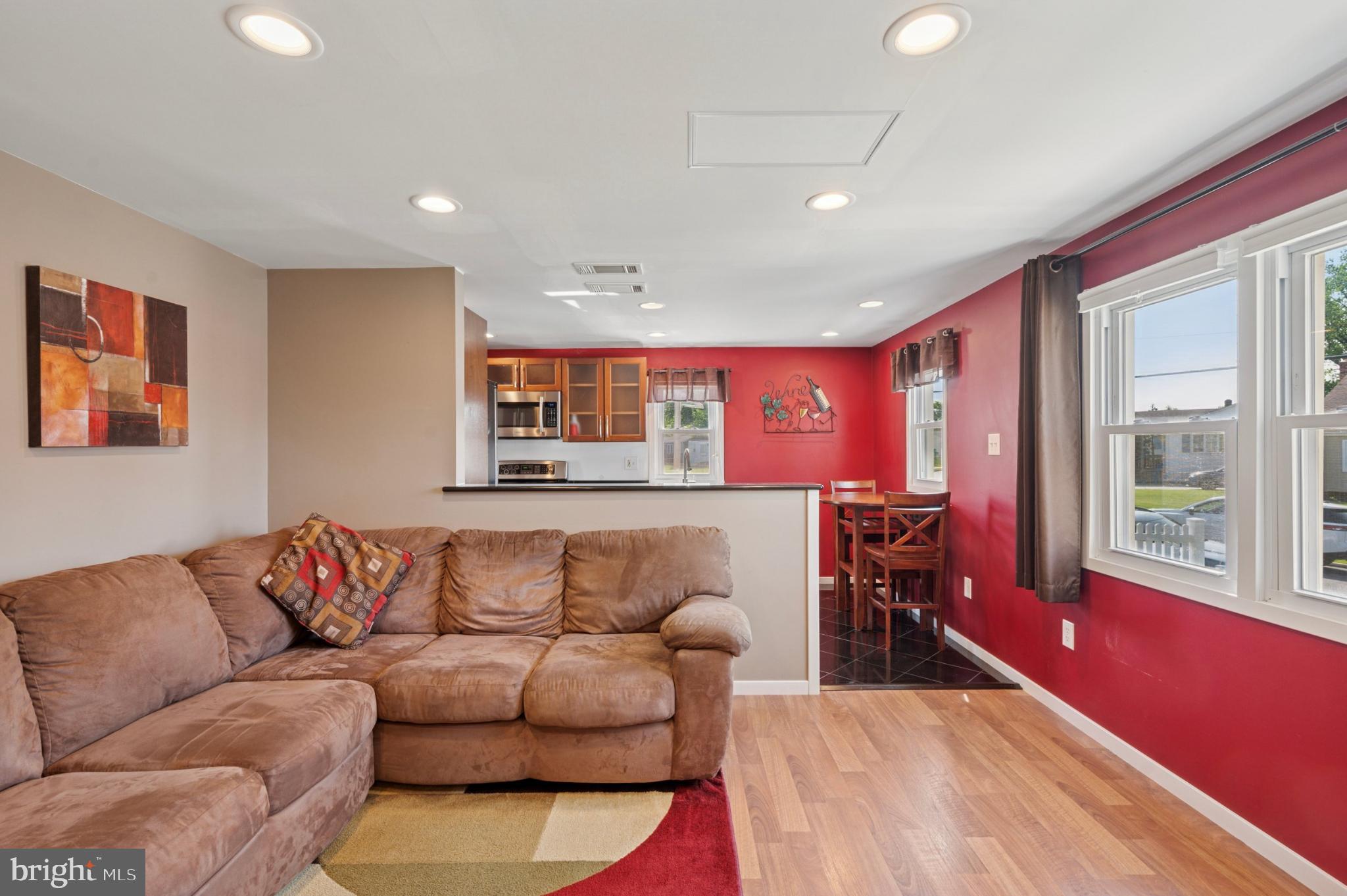 607 W WINTHROP AVENUE