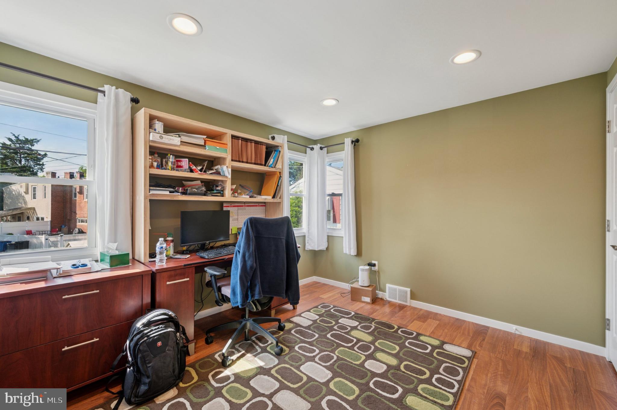 607 W WINTHROP AVENUE