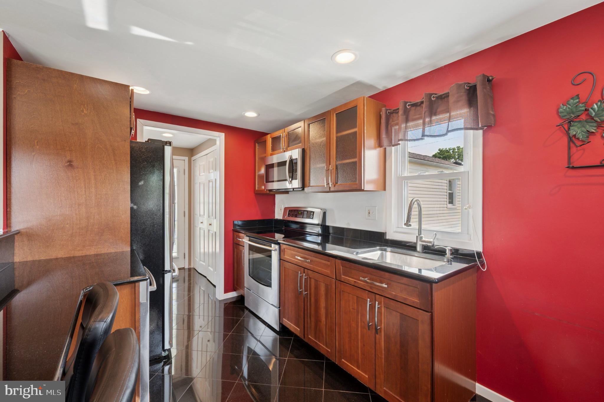 607 W WINTHROP AVENUE