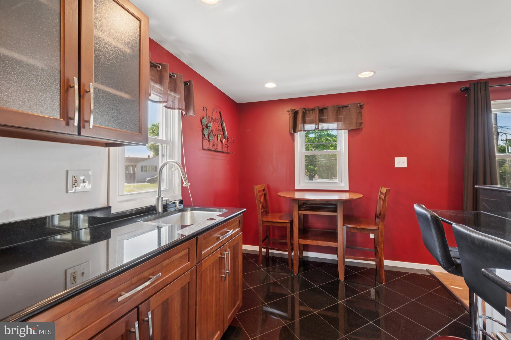 607 W WINTHROP AVENUE