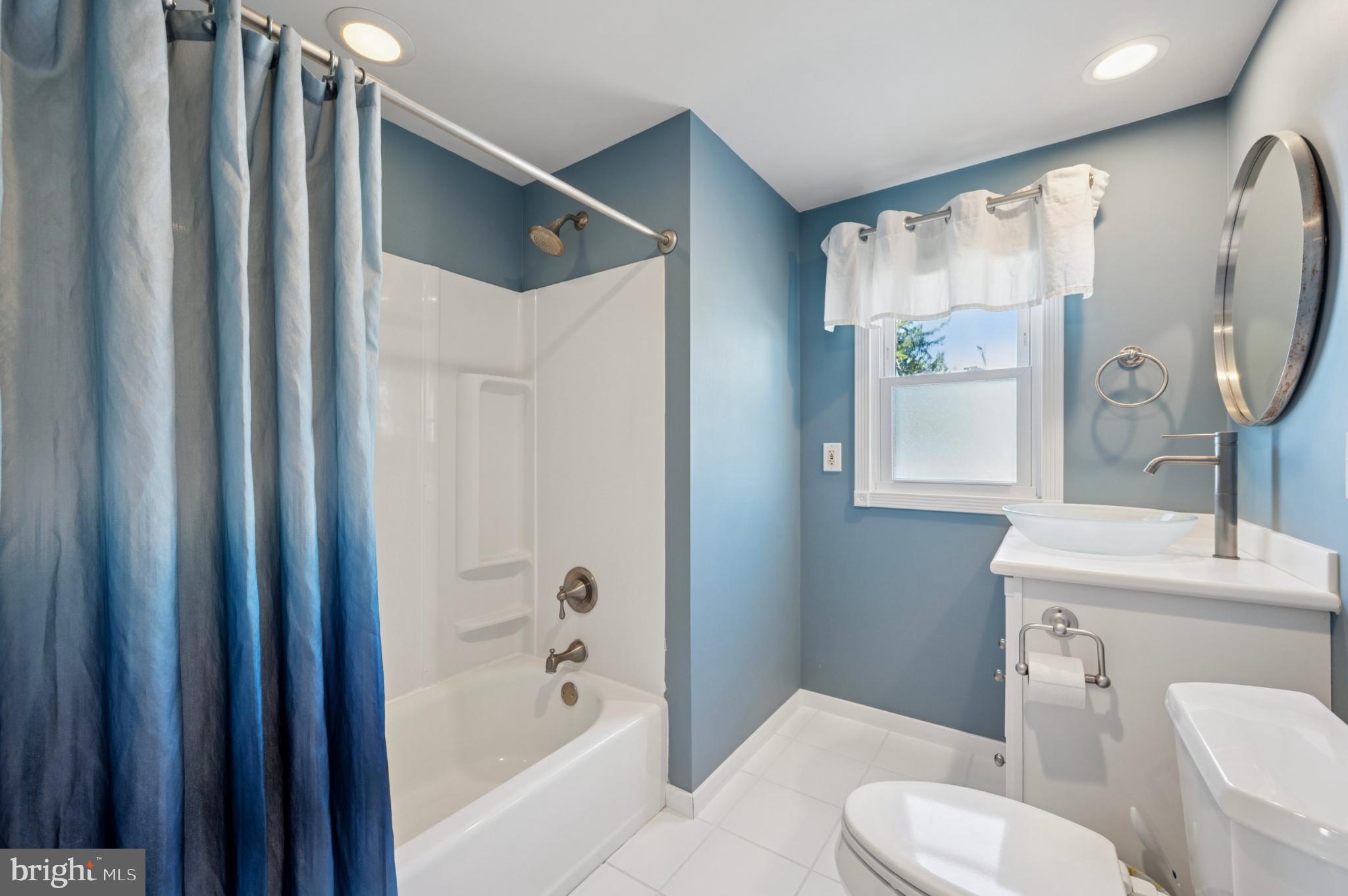 607 W WINTHROP AVENUE