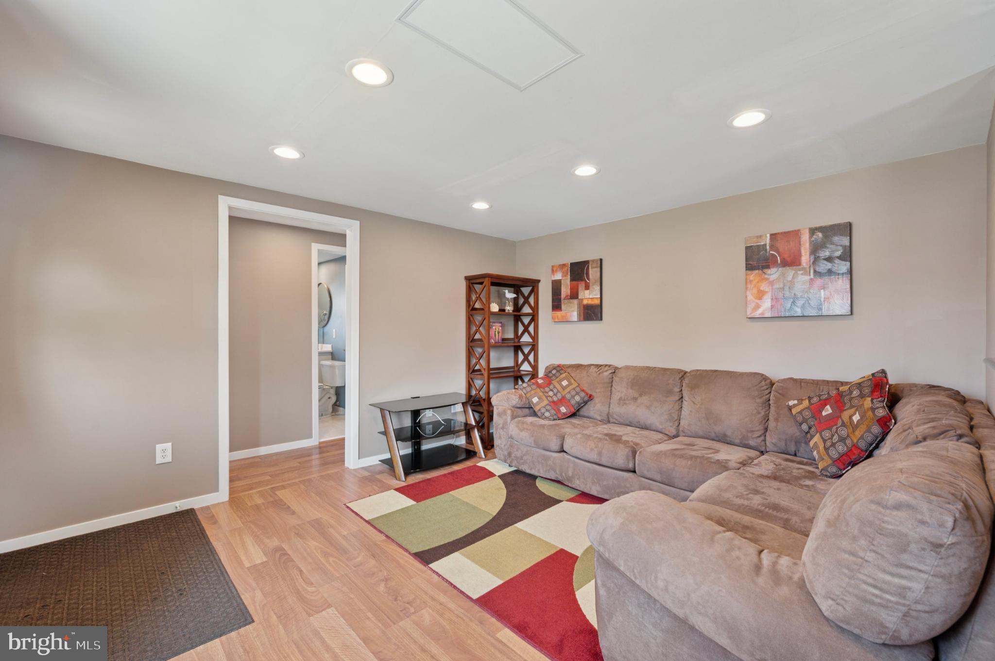 607 W WINTHROP AVENUE