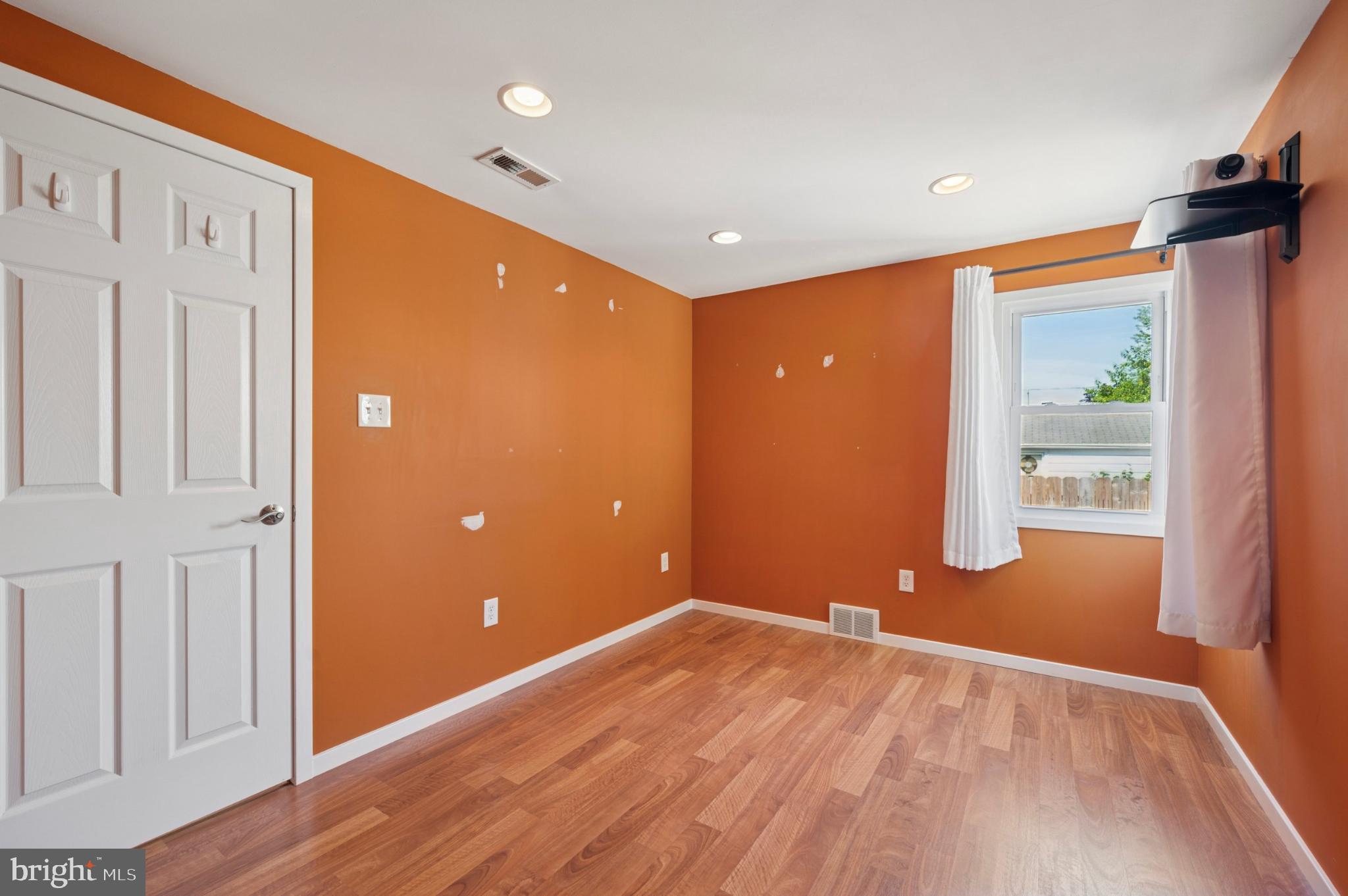 607 W WINTHROP AVENUE