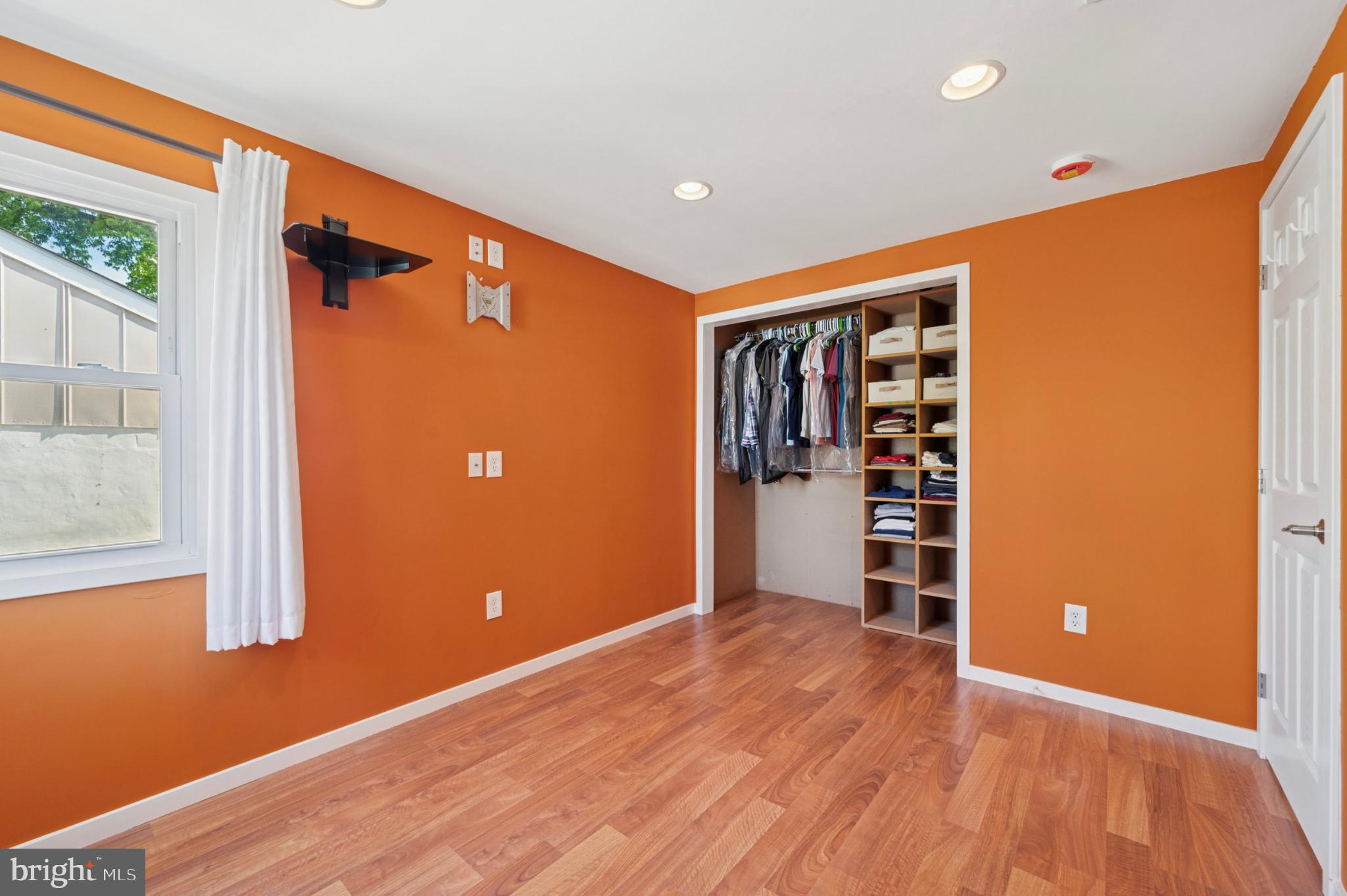 607 W WINTHROP AVENUE