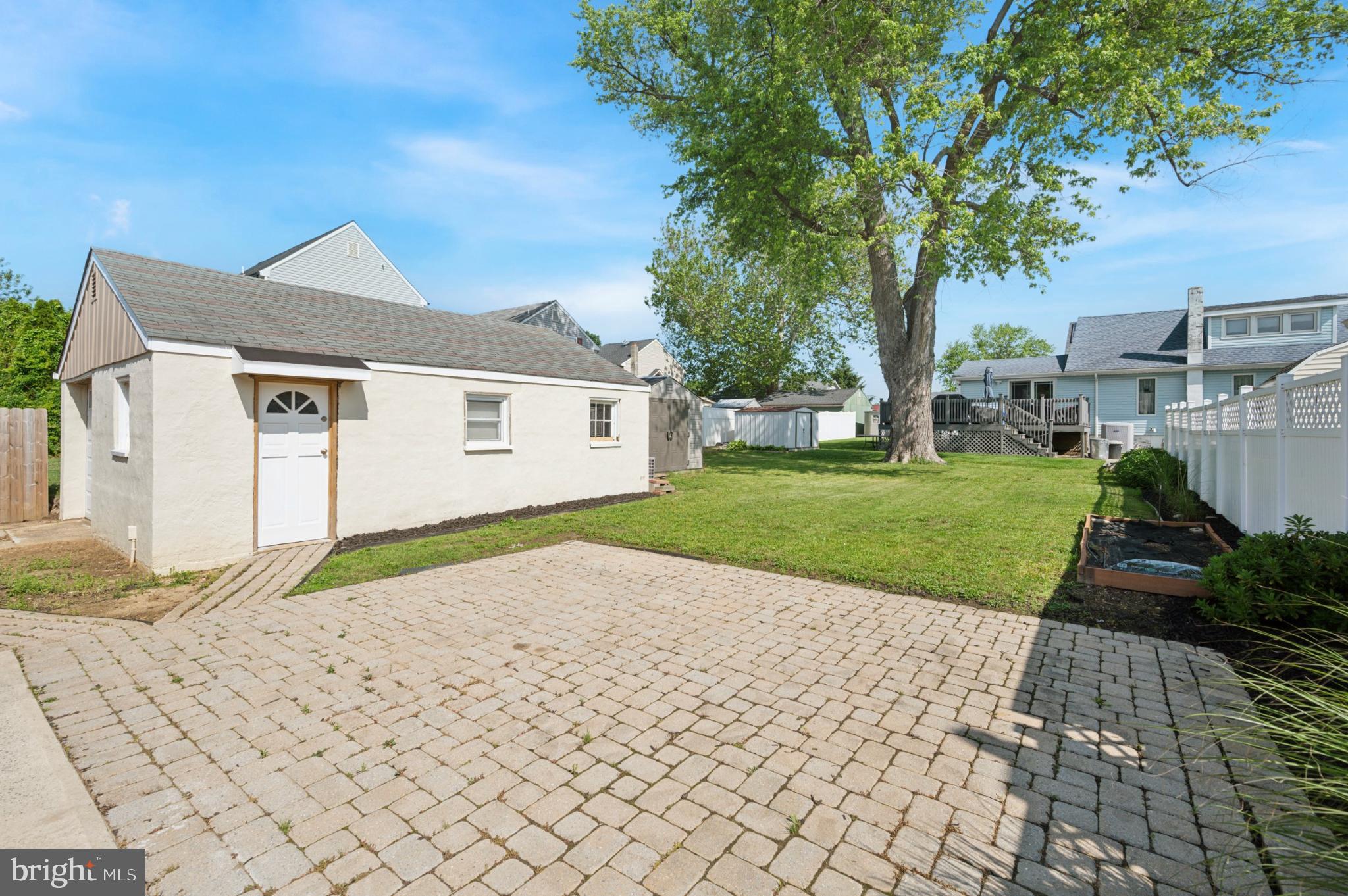 607 W WINTHROP AVENUE