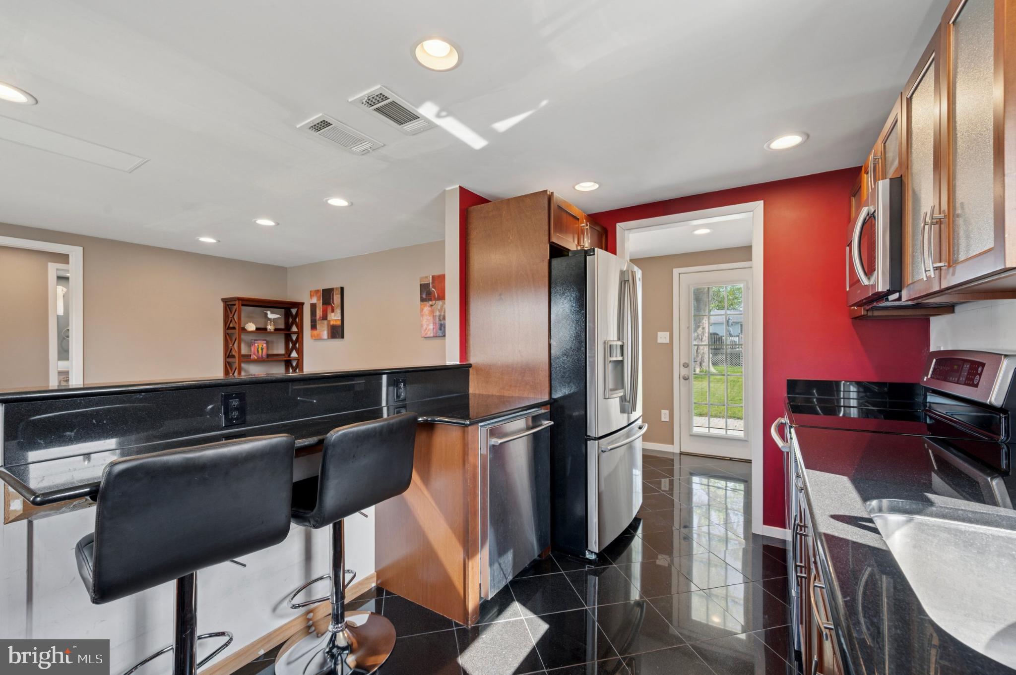 607 W WINTHROP AVENUE