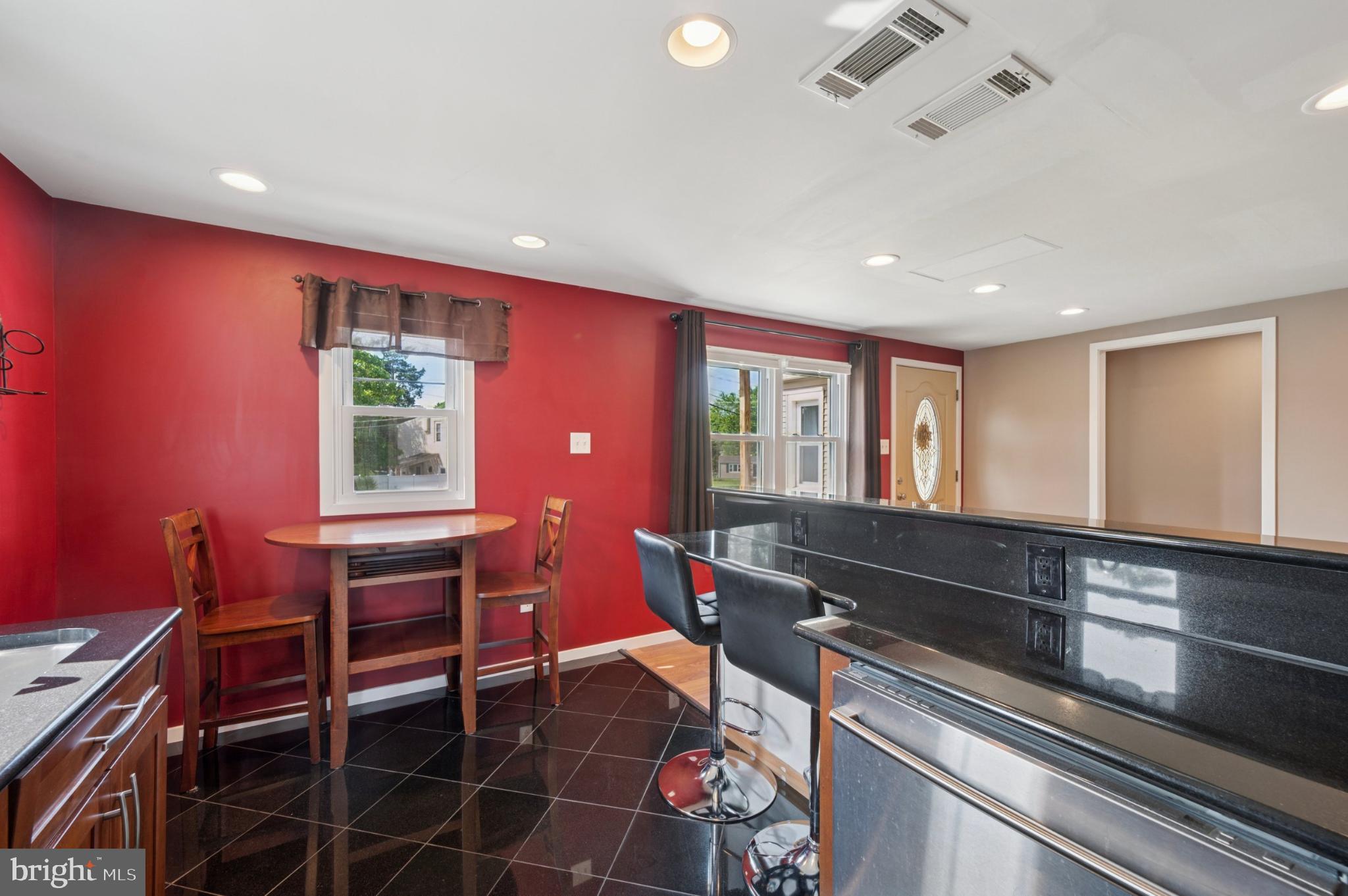 607 W WINTHROP AVENUE