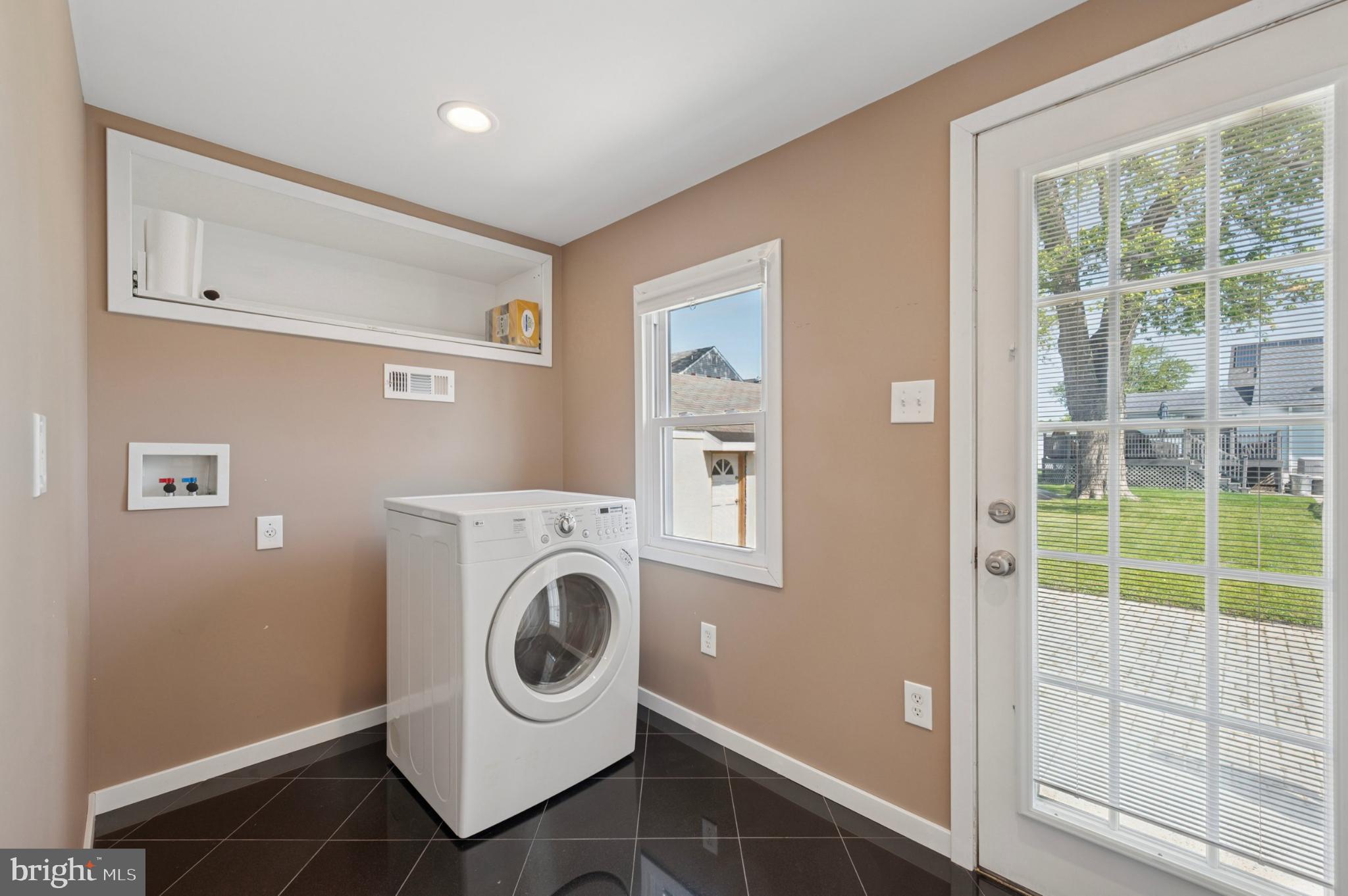 607 W WINTHROP AVENUE