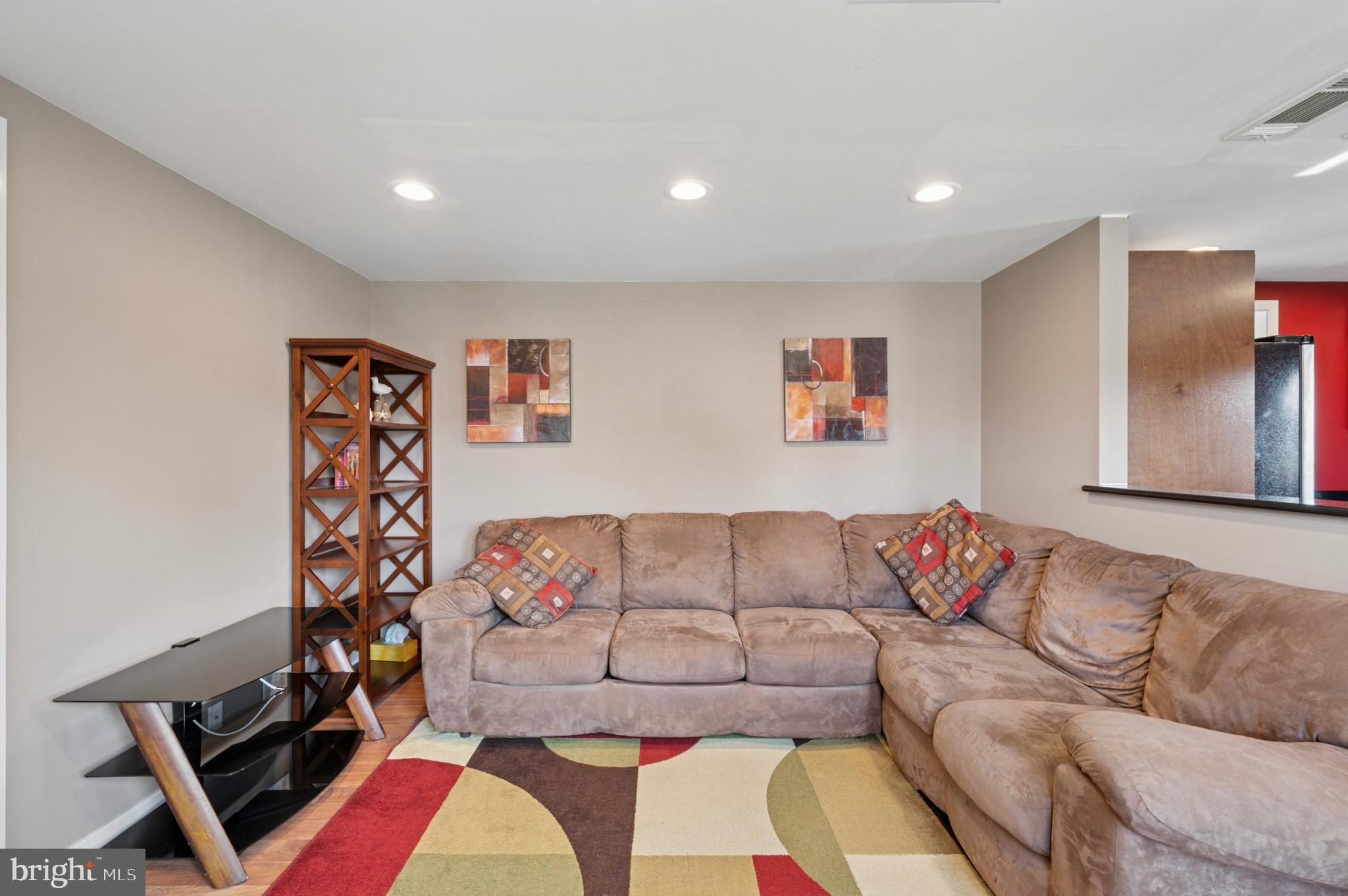 607 W WINTHROP AVENUE