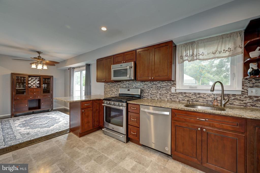 7721 HESSON LANE