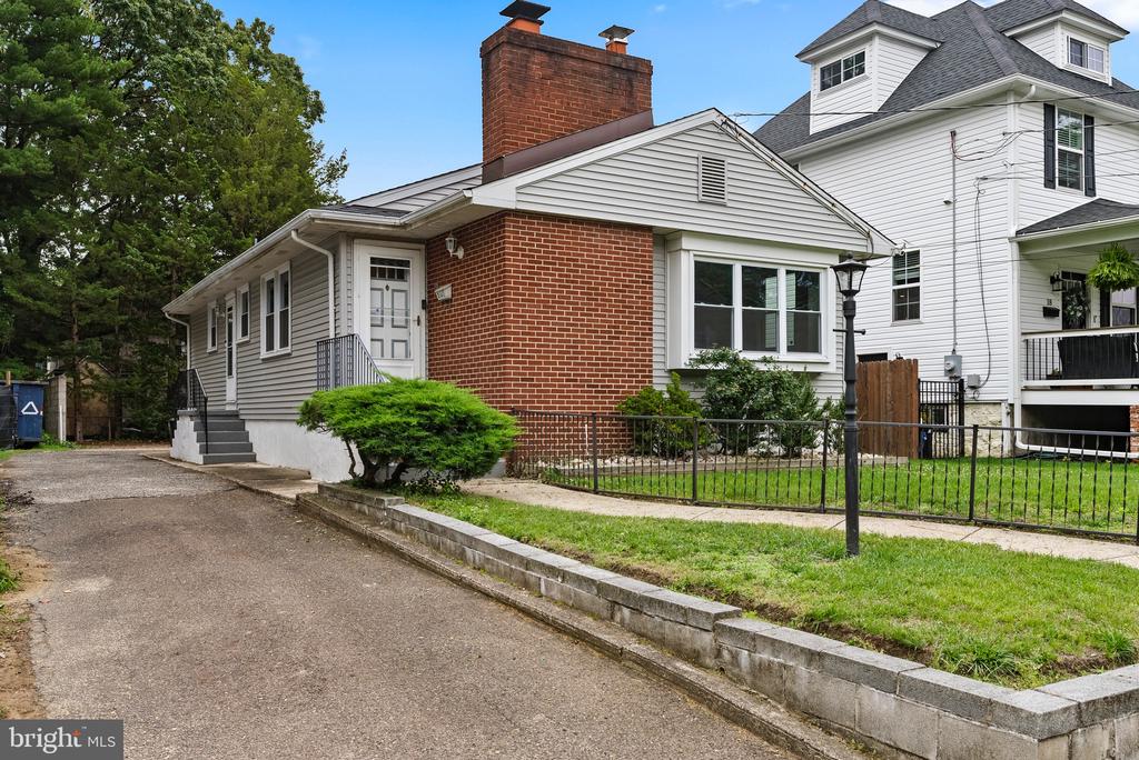22 E Zane Ave
