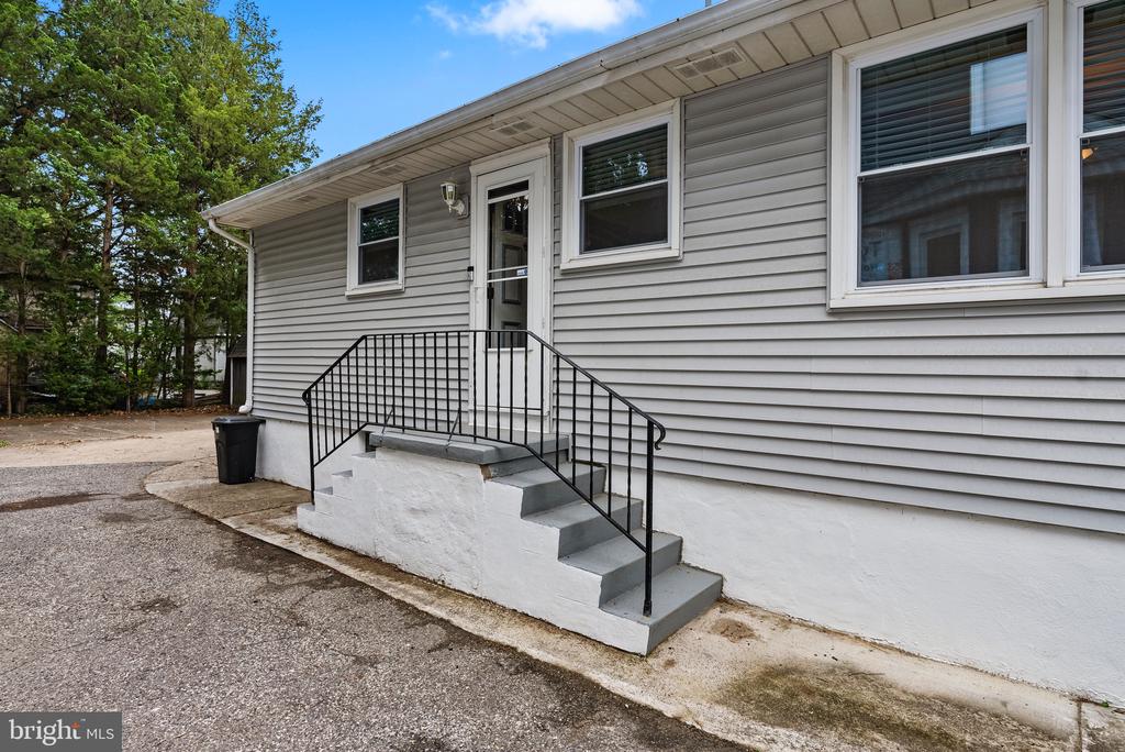 22 E Zane Ave