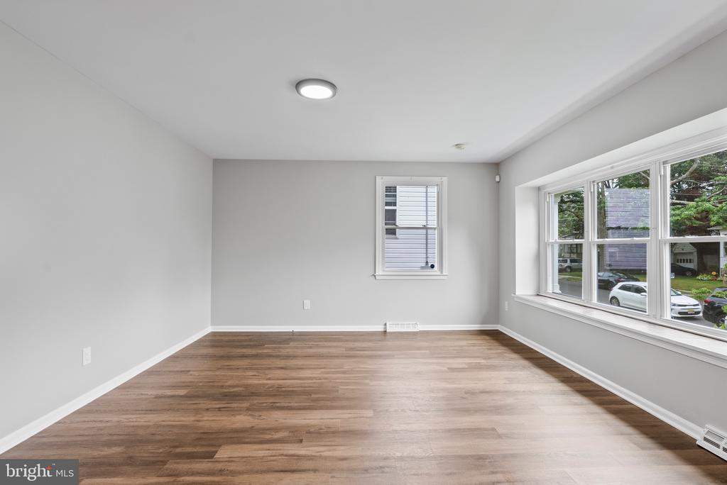 22 E Zane Ave