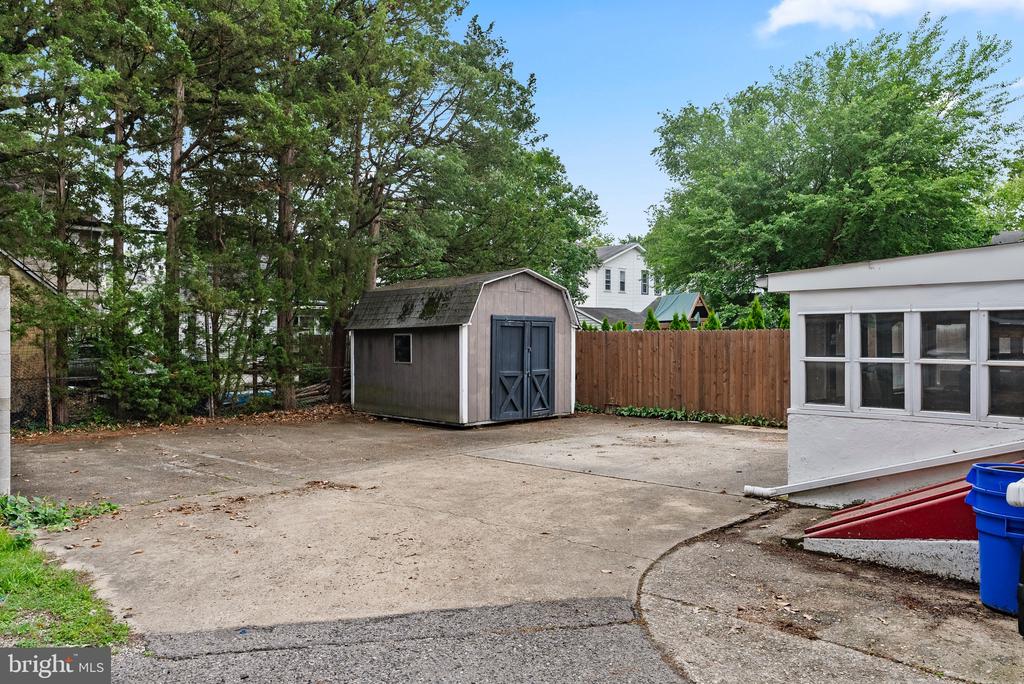 22 E Zane Ave