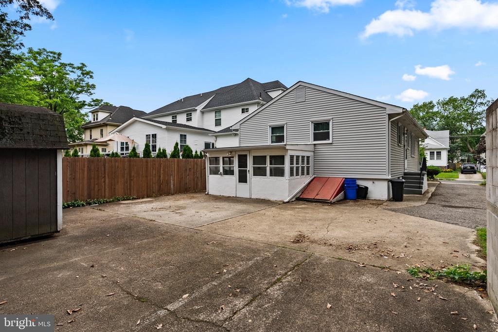 22 E Zane Ave