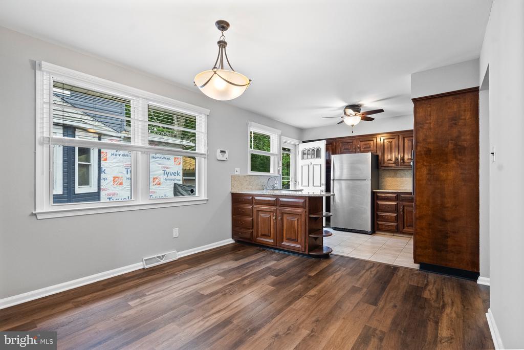 22 E Zane Ave