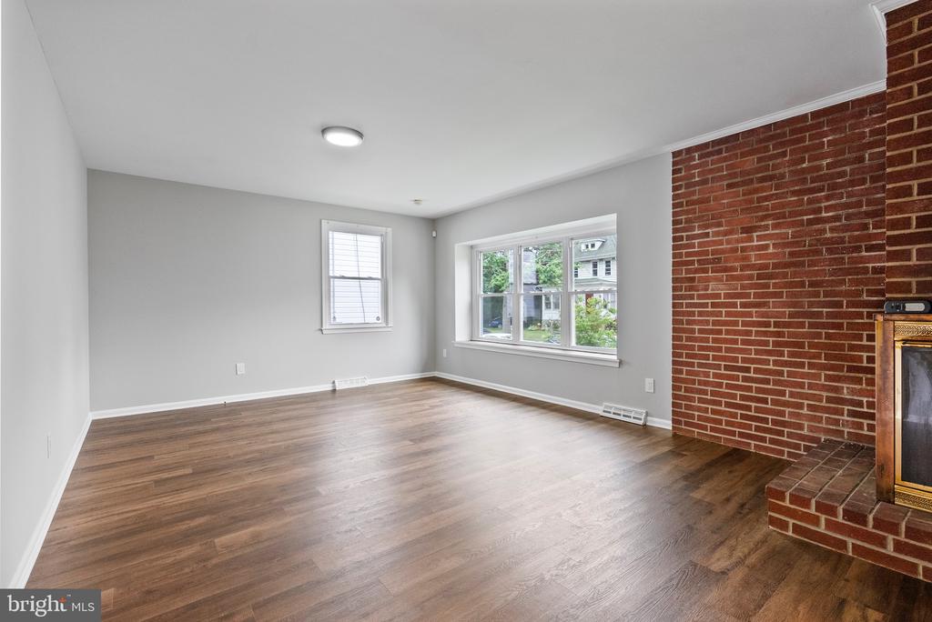 22 E Zane Ave