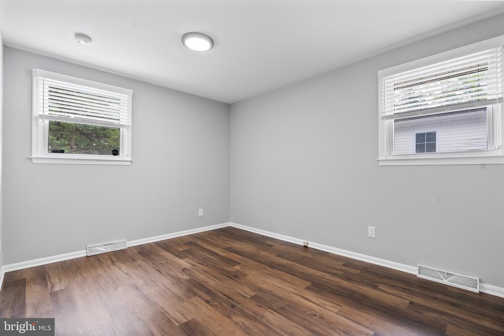 22 E Zane Ave