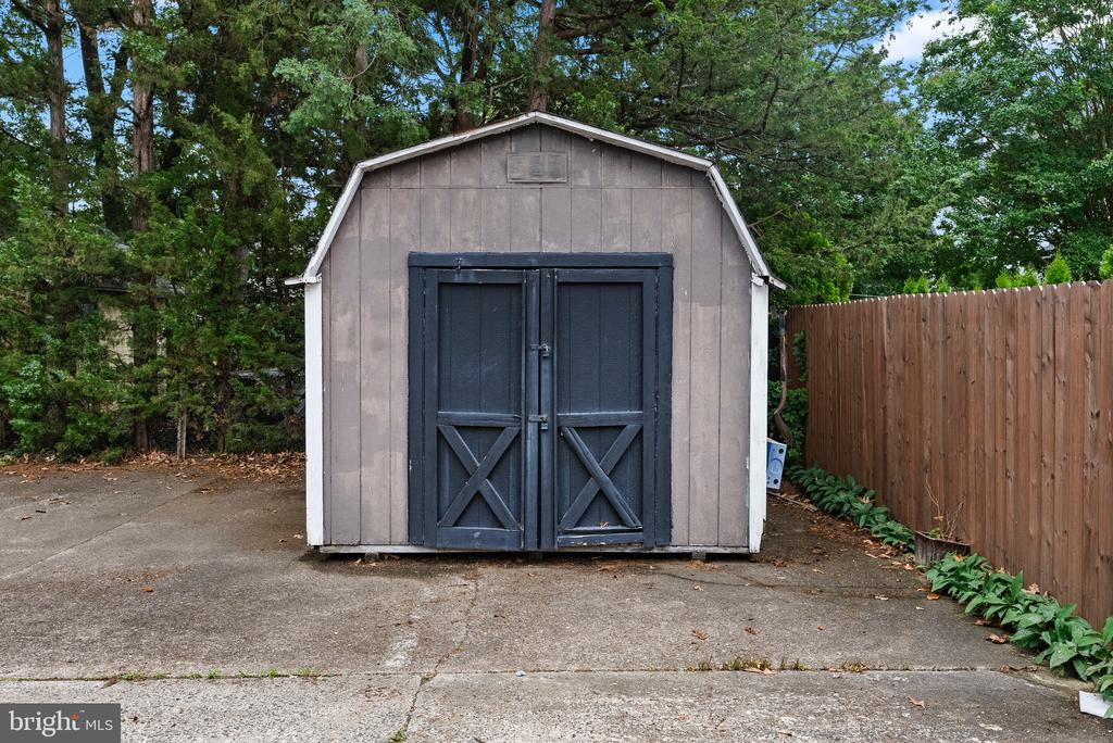 22 E Zane Ave