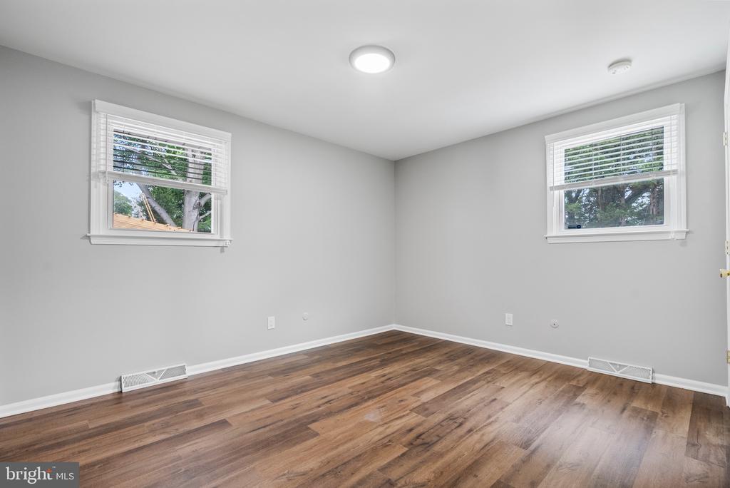 22 E Zane Ave