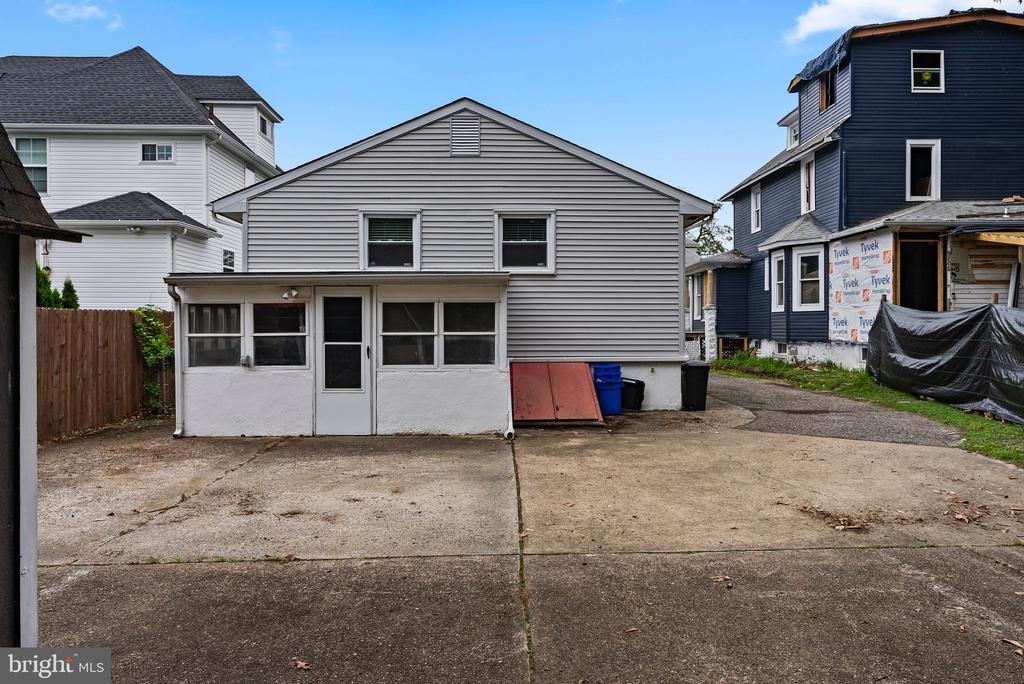 22 E Zane Ave