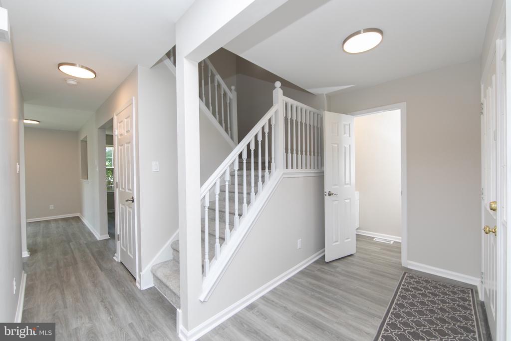 28 COUNTRY LANE