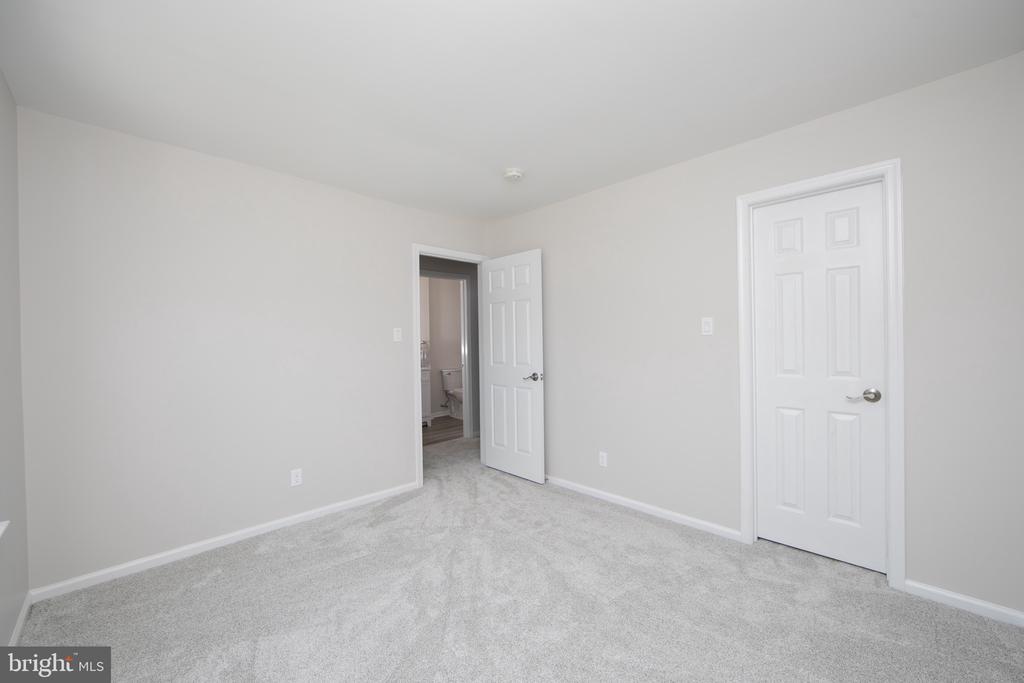 28 COUNTRY LANE