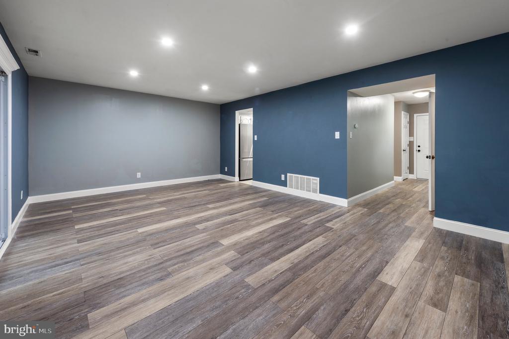 221 KNOLL DRIVE