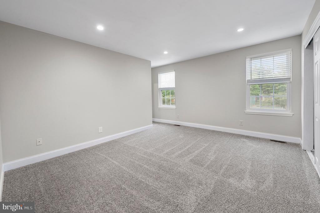 221 KNOLL DRIVE