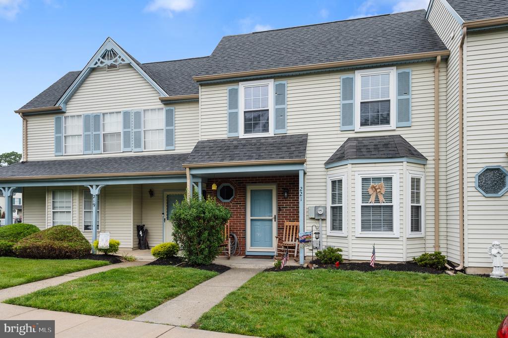 221 KNOLL DRIVE