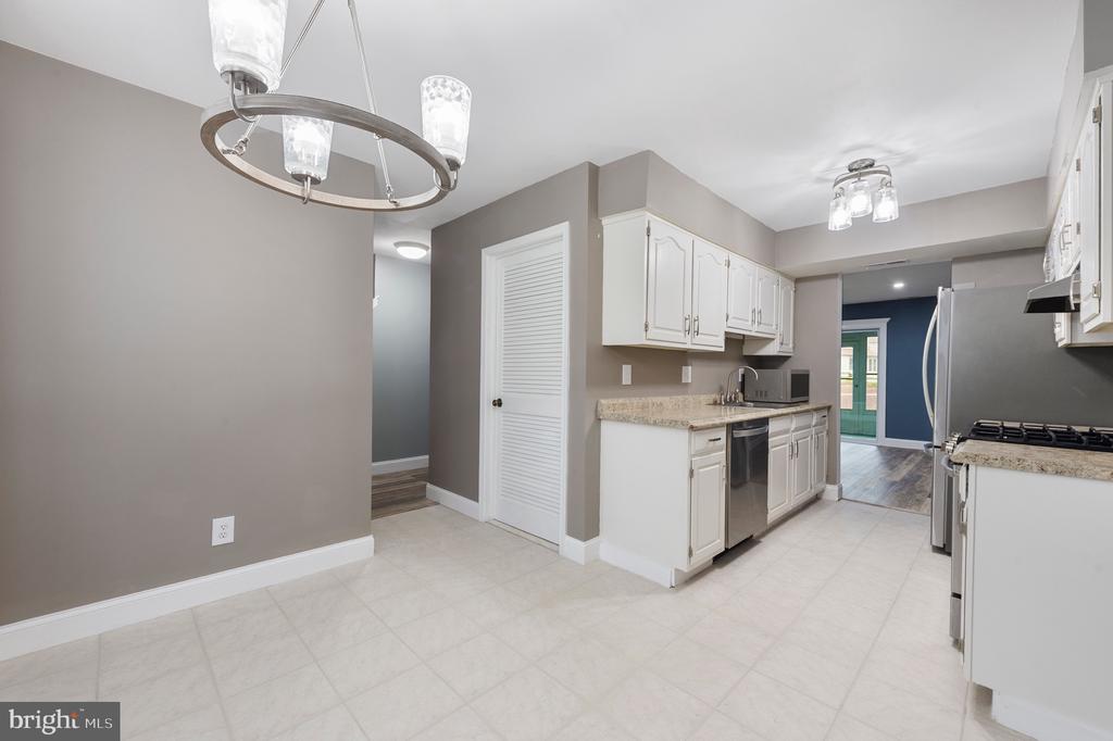 221 KNOLL DRIVE