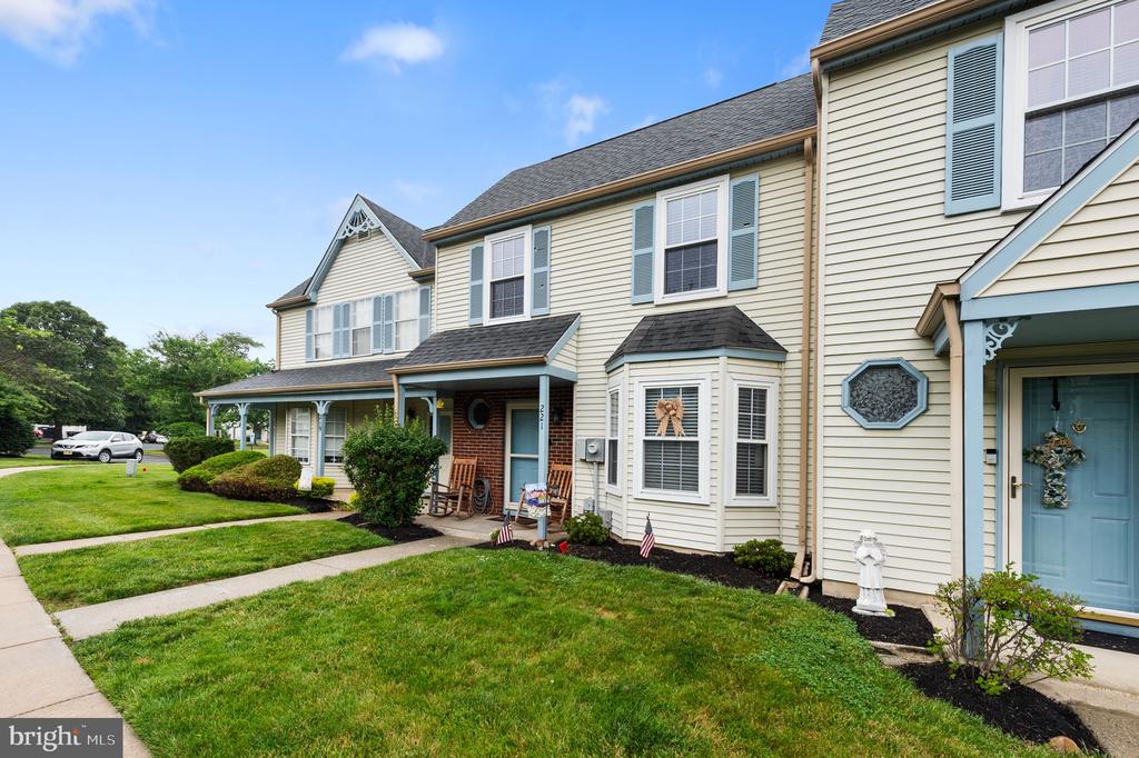 221 KNOLL DRIVE