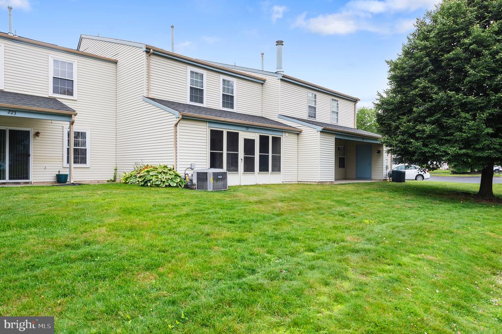 221 KNOLL DRIVE