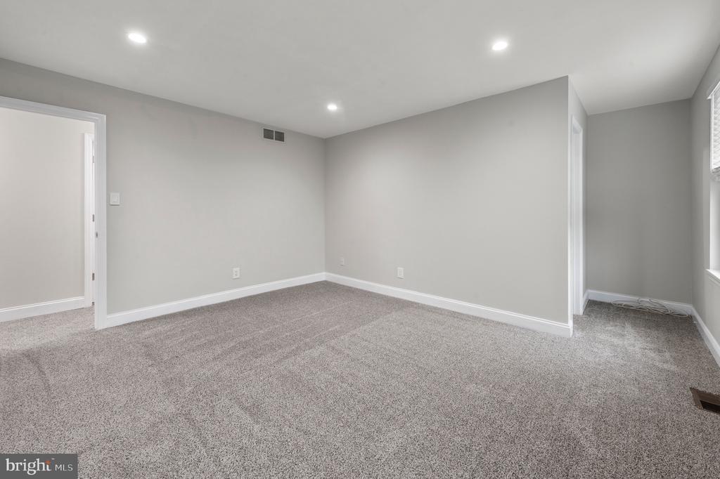 221 KNOLL DRIVE