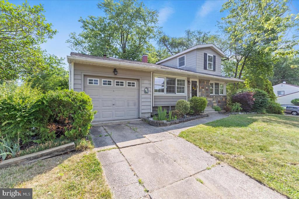 1604 PLEASANT DRIVE