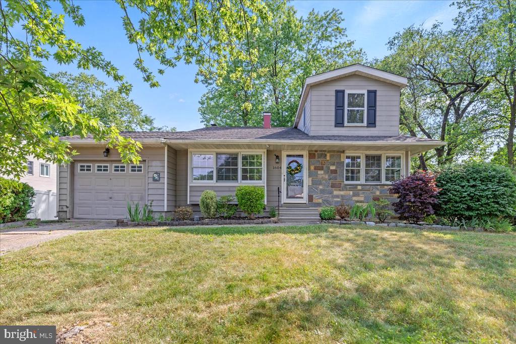 1604 PLEASANT DRIVE