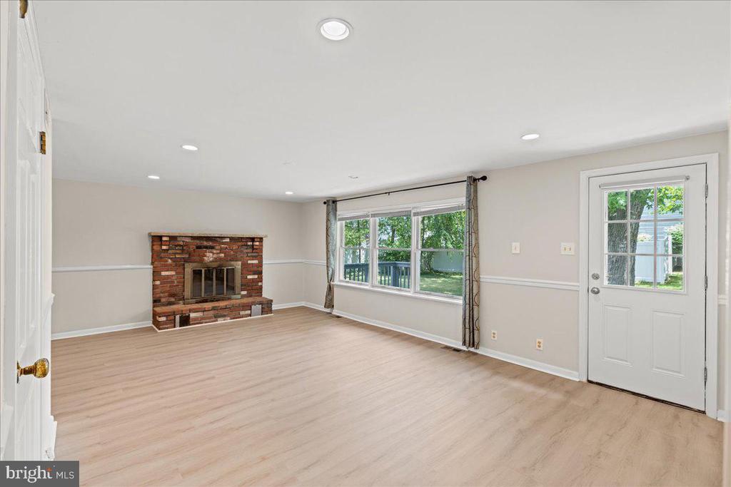 1604 PLEASANT DRIVE