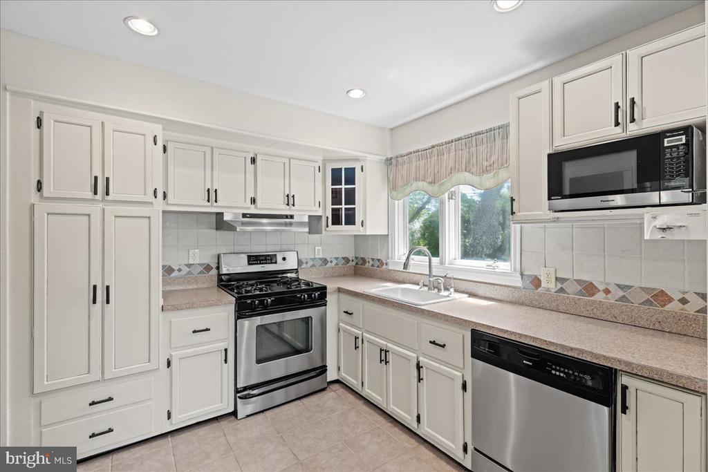 1604 PLEASANT DRIVE