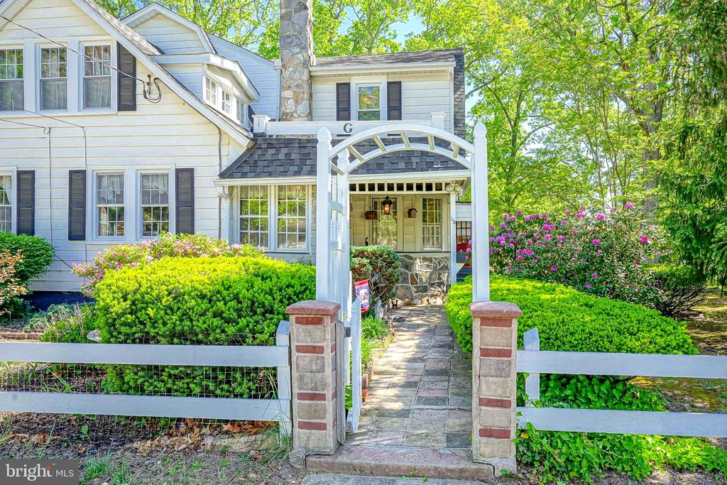 15 W GROVE STREET