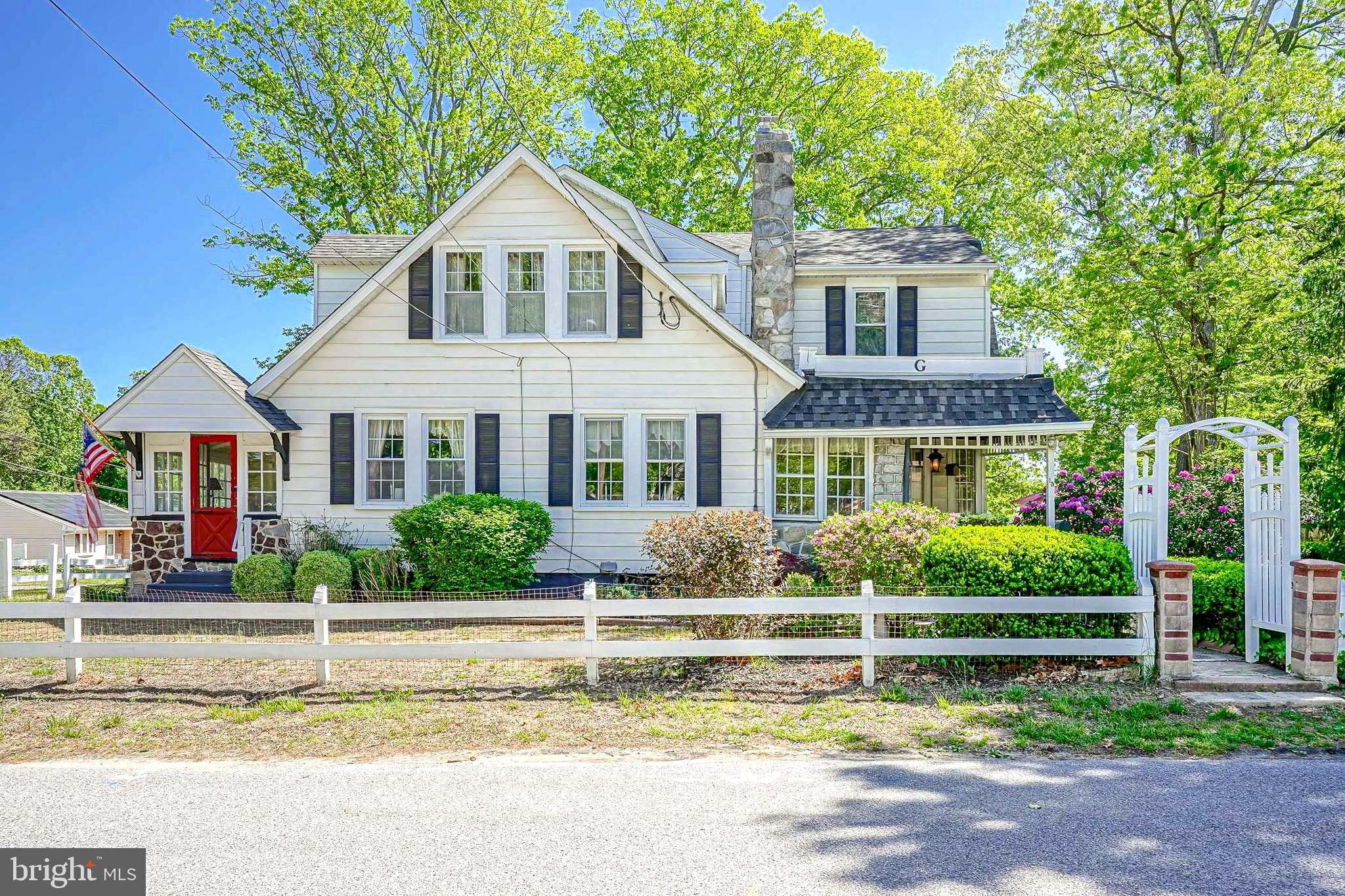 15 W GROVE STREET