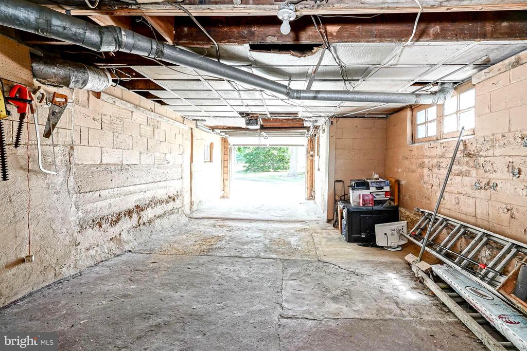 15 W GROVE STREET
