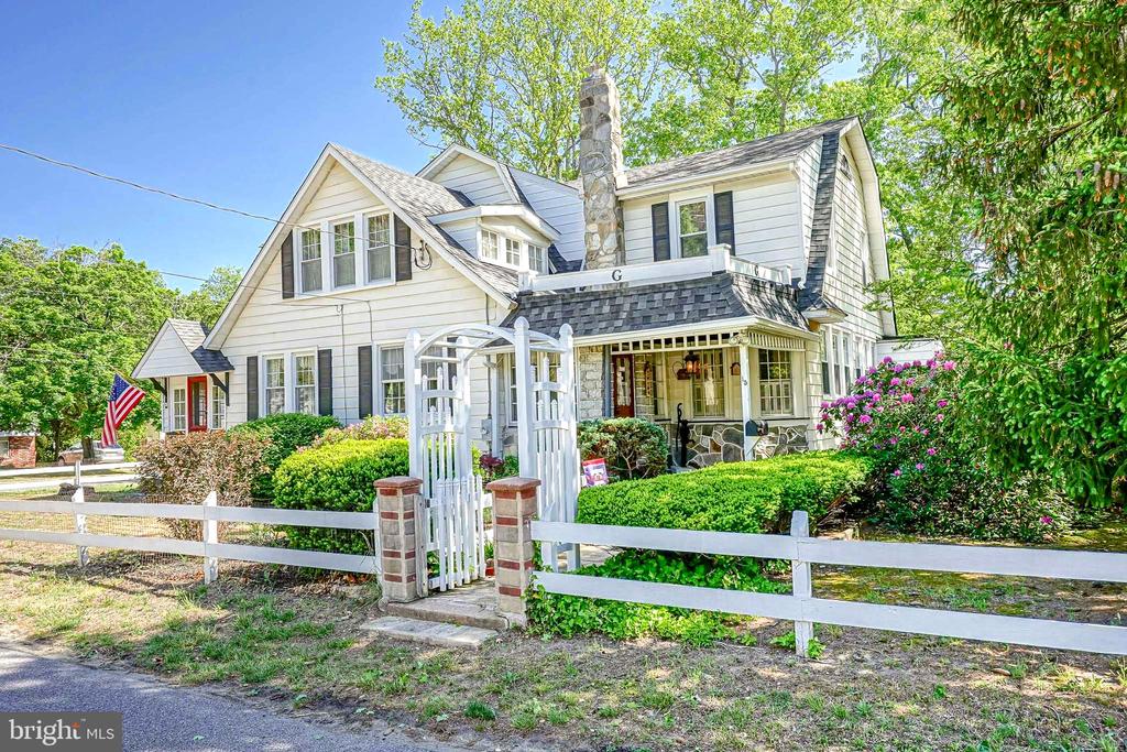 15 W GROVE STREET