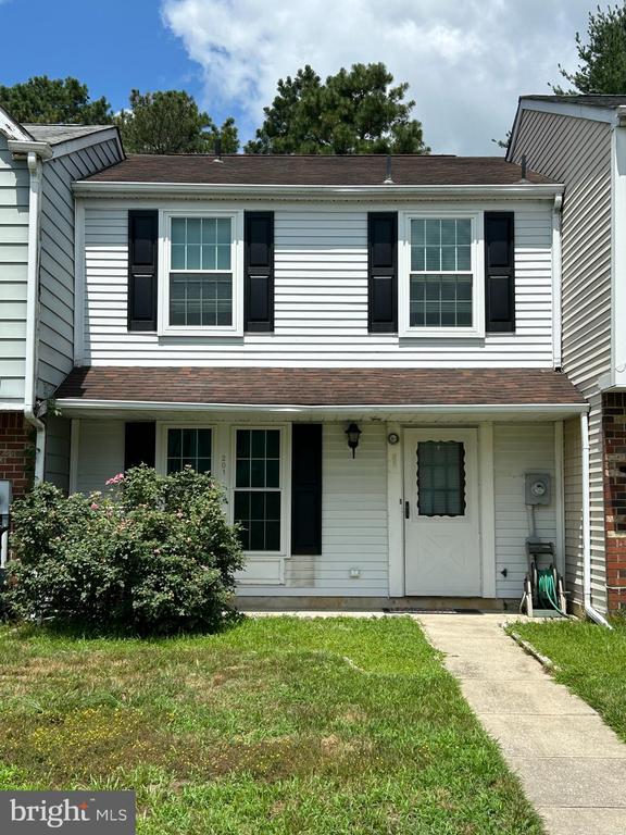 201 VILLA KNOLL COURT