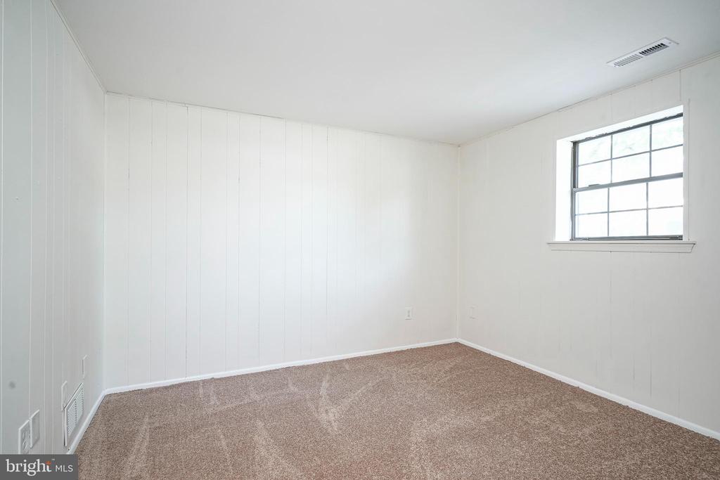 2410 SHELLEY LANE