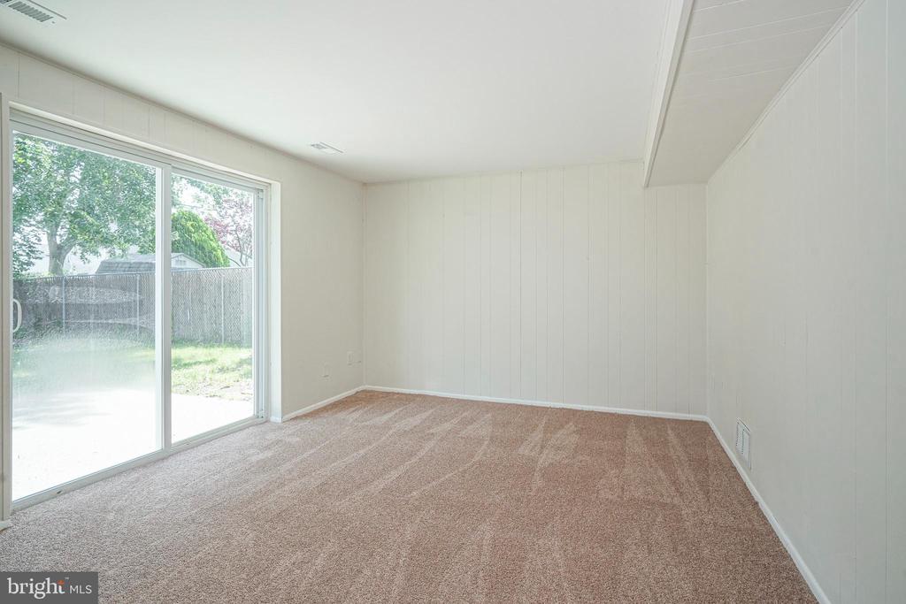 2410 SHELLEY LANE