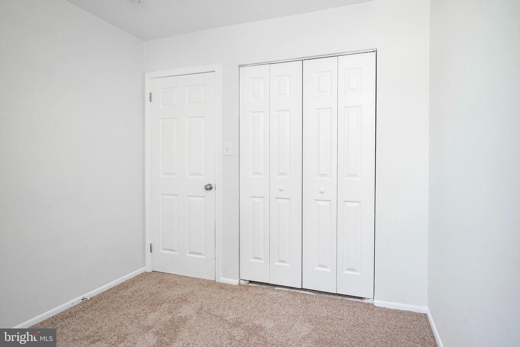 2410 SHELLEY LANE