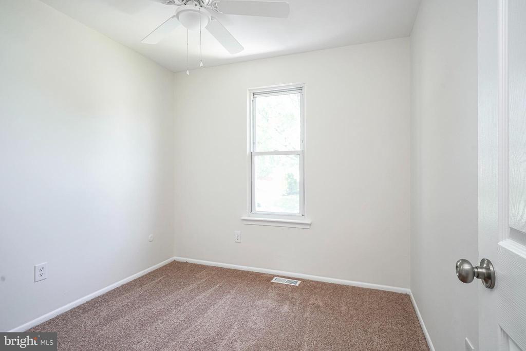 2410 SHELLEY LANE