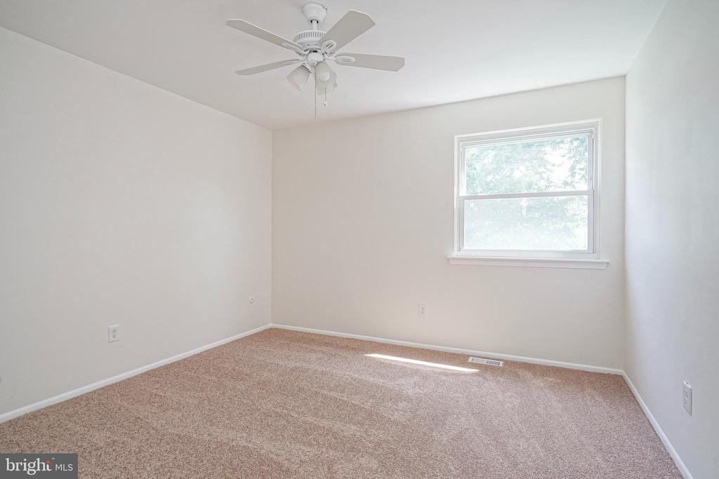 2410 SHELLEY LANE